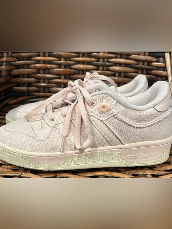adidas Shoes - Adidas Rivalry Low Putty Light Pink in size 8.5 Great condition